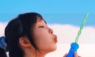 解锁17吃瓜网苹果版，家里的八卦小天后准备好要起飞了！