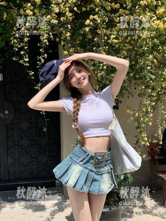 这次观看“俄罗斯引擎班”的表演，51吃瓜群众在旁边加油，画风有点奇怪哦。