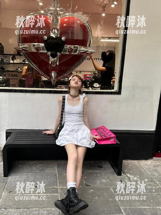 52吃瓜网 “52吃瓜网”的线路导航感觉跟了个臭不要脸的兄弟,随便点点都能出奇闻!
