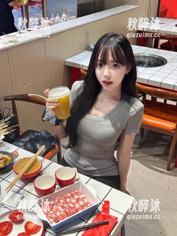 我挺迷信的，下载“718吃瓜网”的时候顺便吃了个苹果，果然觉得运气变好了...