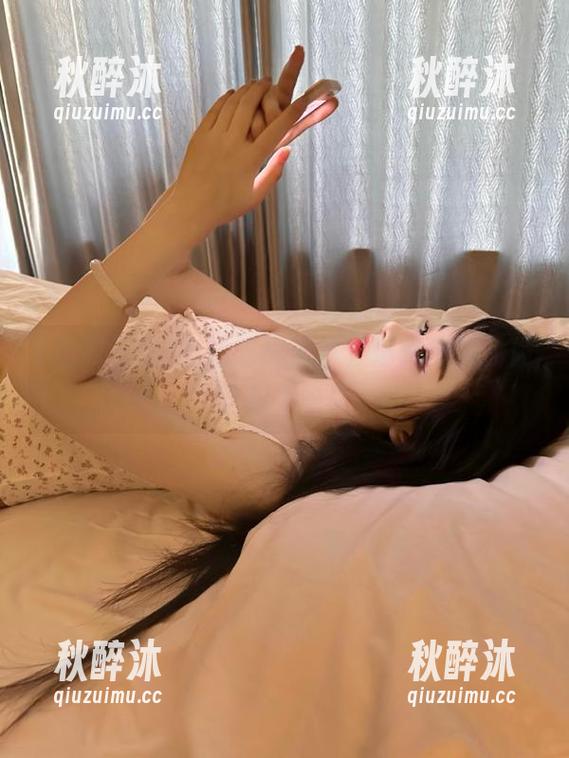 直达吃瓜天堂，连路上都偷偷吃起来啦！