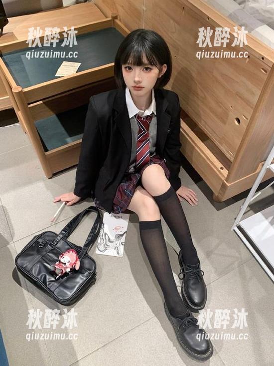 最近在安卓里划分吃瓜天堂，咖啡、吃瓜，完美搭配呀！