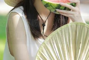 每日吃瓜：收藏黑料，等着同事们膜拜你的八卦实力！