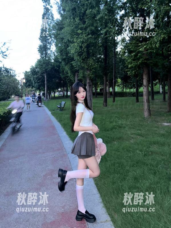 翻翻网页，zztt10.ccm黑料不打烊，瓜果香浓不浓？